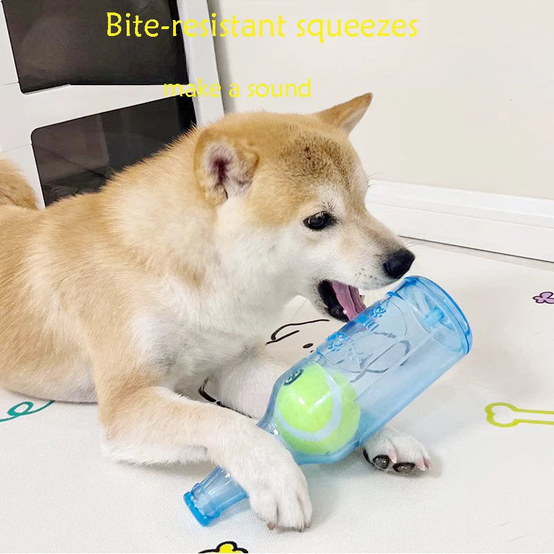 Brinquedo Interativo para Cães – Garrafa de Cerveja com Bola de Tênis e Som